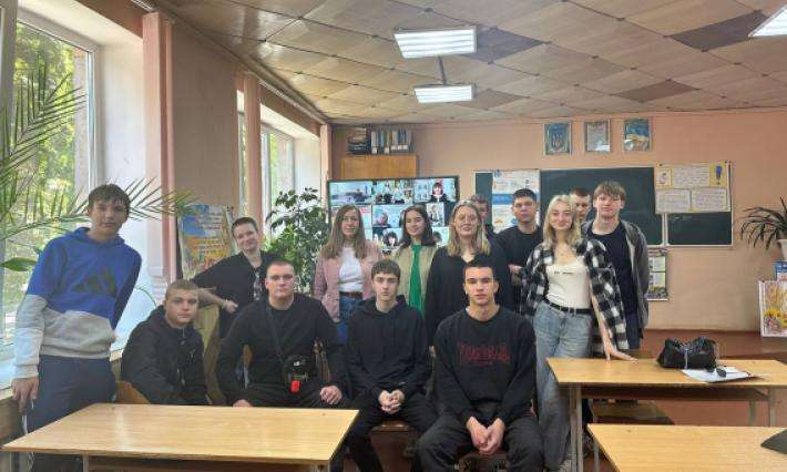 НАРОДНІ ЗВИЧАЇ ТА ТРАДИЦІЇВЕЛИКОДНЯ