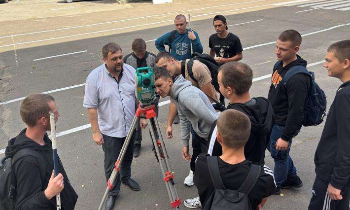 НАВЧАЛЬНА ПРАКТИКА "РОЗМІЧУВАЛЬНІ РОБОТИ" В ГРУПІ 2Дс-1144,  викладач Пославский Олександр