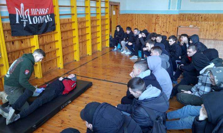 «Права молодь» провела захід з надання домедичної допомоги для студентів 2Рс-1146 та 2Рс-1147