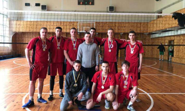 СРІБНІ ПРИЗЕРИ ОБЛАСТІ З ВОЛЕБОЛУ СЕРЕД ЗАКЛАДІВ ФАХОВОЇ ПЕРЕДВИЩОЇ ОСВІТИ