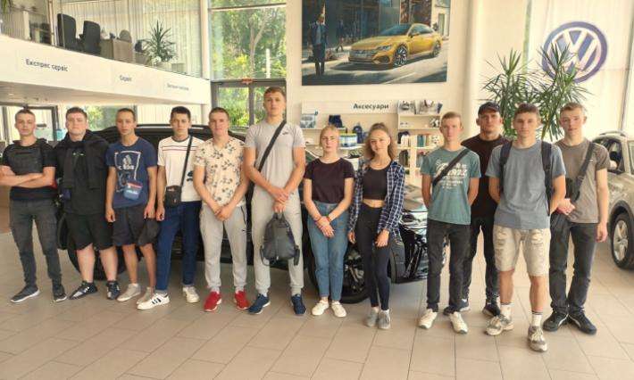 СТУДЕНТИ СПЕЦІАЛЬНОСТІ ТРАНСПОРТНІ ТЕХНОЛОГІЇ  (НА АВТОМОБІЛЬНОМУ ТРАНСПОРТІ) НА ЕКСКУРСІЇ НА АВТОСЕРВІСНОМУ ПІДПРИЄМСТВІ