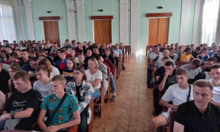 Виховний захід для студентів першого курсу з представником організації "Безоплатна правова допомога" Радушинською Н.В., адвокатом за професією.