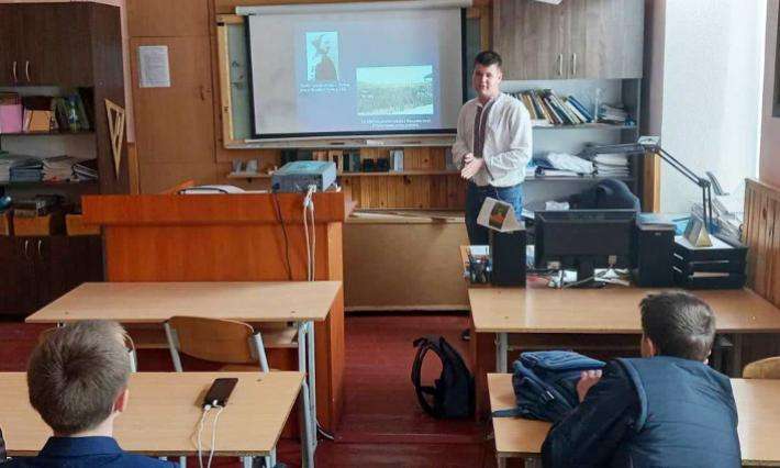 Виховний захід "Українці в світі", група 1Р-1098 (викладач - Силантьєв К.В.)