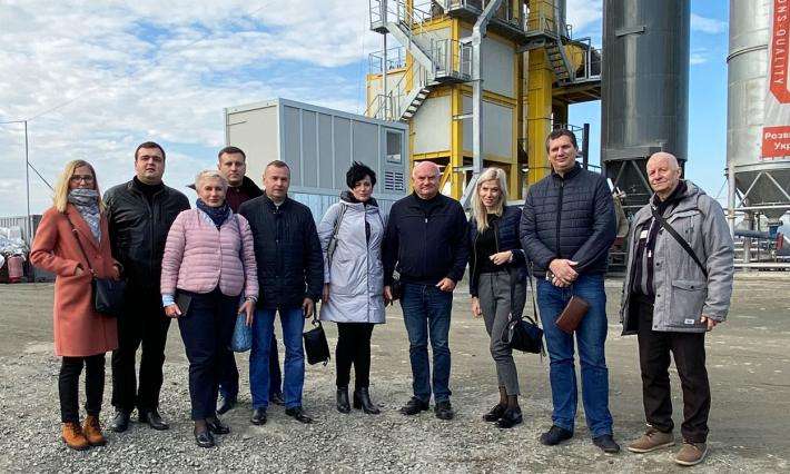 ВИКЛАДАЧІ КОМІСІЇ 192 БУДІВНИЦТВО ТА ЦИВІЛЬНА ІНЖЕНЕРІЯ ВСП ЖАДФК НТУ ВІДВІДАЛИ екскурсію виробничими підприємствами АБЗ ТОВ СП «АВТОСТАДА» 