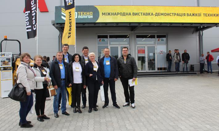 Викладачі ВСП ЖАДФК НТУ відвідали  міжнародну виставку - демонстрацію важкої техніки і обладнання «HD Технополігон». 